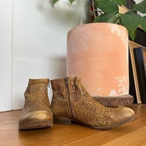 Free People Bloom Leather Ankle Boot - Size 39 - Brown Camel / Caramel